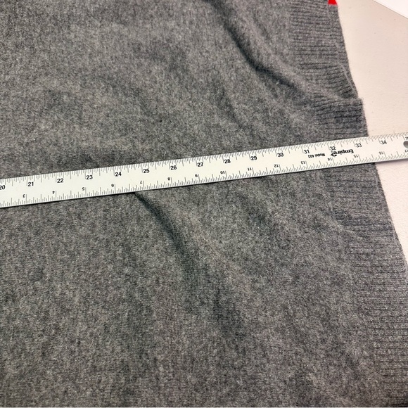 Tahari Gray Poncho 70% Merino Wool / 30% Cashmere with Red Accent One Size - Picture 4 of 7